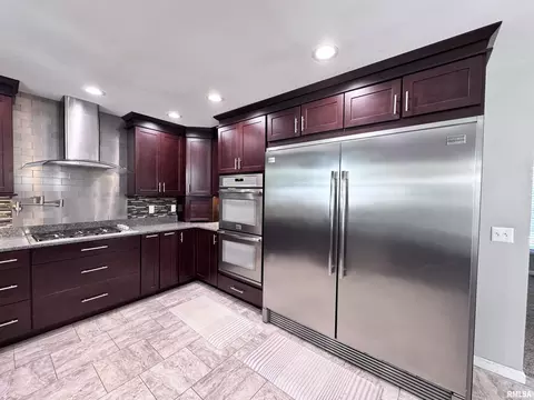 Kitchen - 524 Meadow Dr, Macomb, IL 61455 photo 9 of 11