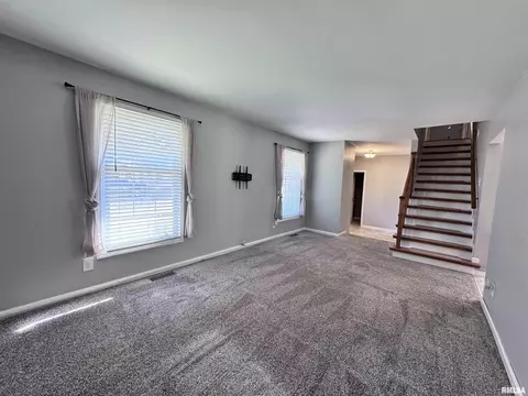 Living - 524 Meadow Dr, Macomb, IL 61455 photo 3 of 6