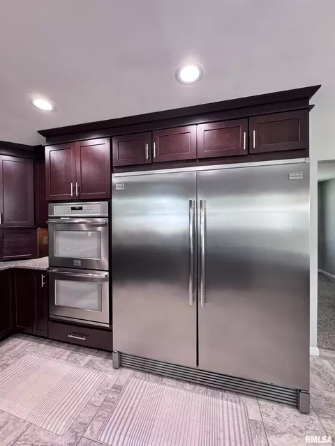 Kitchen - 524 Meadow Dr, Macomb, IL 61455 photo 8 of 11