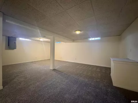 Other - 524 Meadow Dr, Macomb, IL 61455 photo 5 of 6