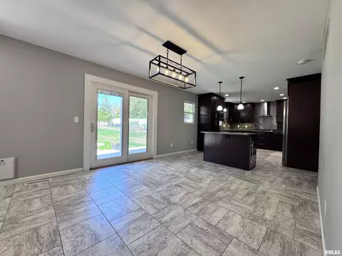 Other - 524 Meadow Dr, Macomb, IL 61455 photo 2 of 6