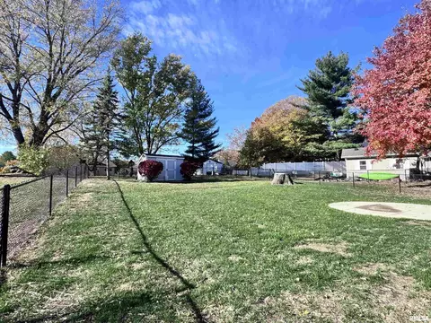Exterior - 524 Meadow Dr, Macomb, IL 61455 photo 7 of 8