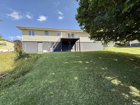 Exterior - 206 Pine Cir, Eureka, IL 61530 photo 1 of 4