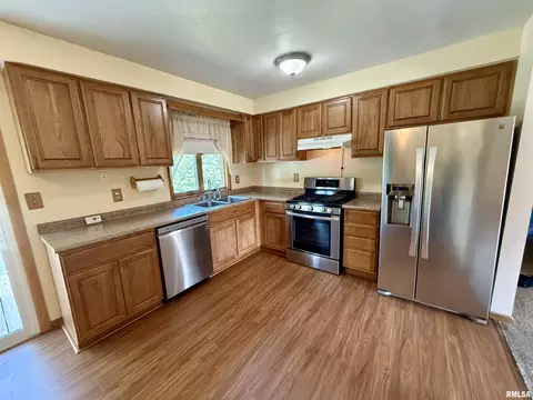 Kitchen - 206 Pine Cir, Eureka, IL 61530 photo 1 of 2