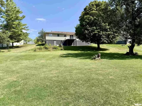 Exterior - 206 Pine Cir, Eureka, IL 61530 photo 4 of 4