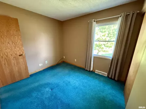 Bedroom - 206 Pine Cir, Eureka, IL 61530 photo 5 of 5
