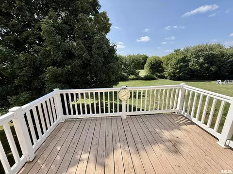 Exterior - 206 Pine Cir, Eureka, IL 61530 photo 2 of 4