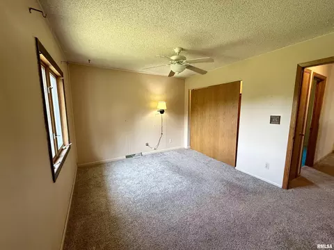 Bedroom - 206 Pine Cir, Eureka, IL 61530 photo 2 of 5