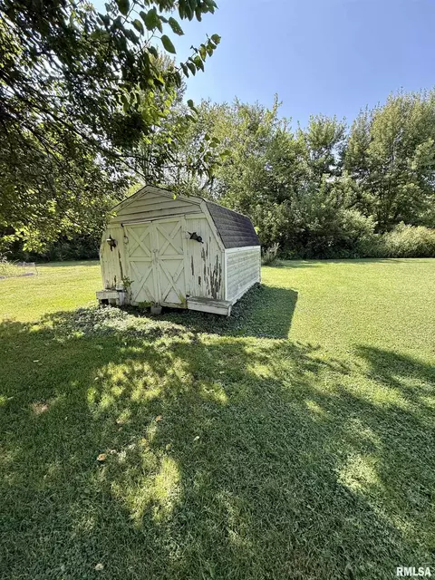 Exterior - 206 Pine Cir, Eureka, IL 61530 photo 3 of 4