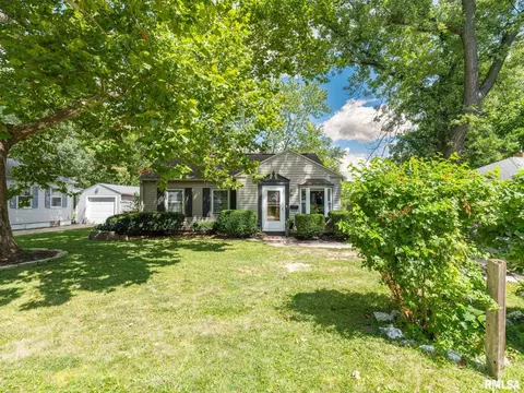 327 W Barrington Rd, Peoria, IL 61614