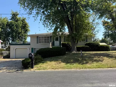 405 S Summit Dr, Washington, IL 61571