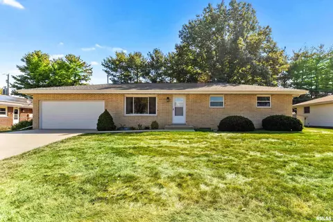 1704 S 2nd Ave, Morton, IL 61550