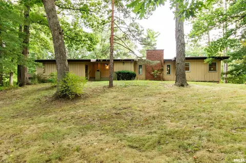 432 W Singing Woods Rd, Edelstein, IL 61526