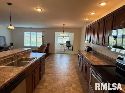 Entry Way - 311 Scotch Pine Dr, Macomb, IL 61455 photo 3 of 3