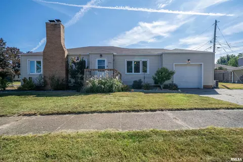 1416 N 10th St, Pekin, IL 61554