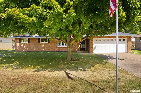 117 Julian Ave, East Peoria, IL 61611