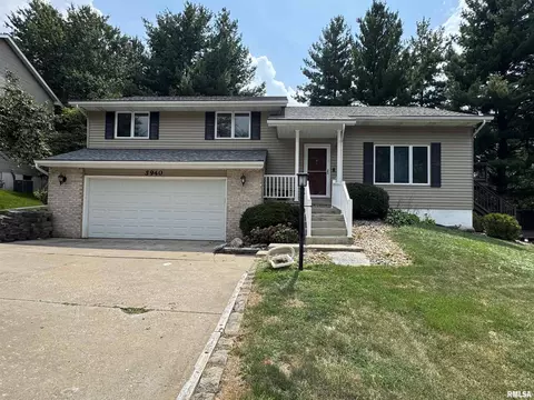 5940 W Ridgecrest Dr, Peoria, IL 61615