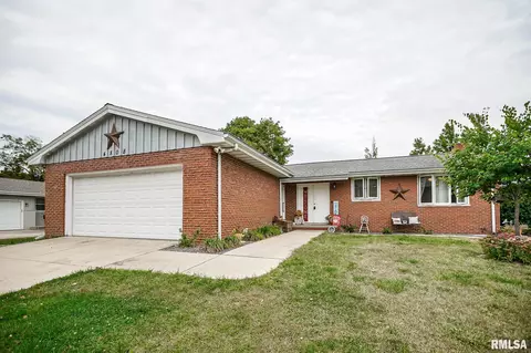 4808 N Glen Ct, Peoria, IL 61614