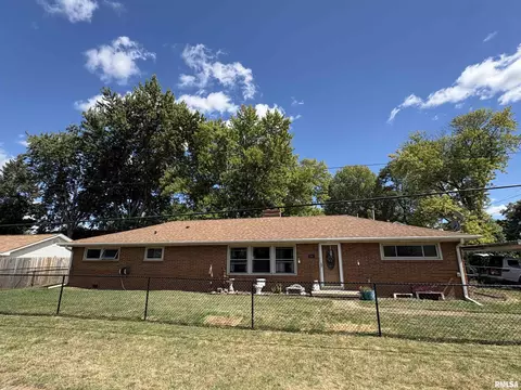 501 N Wood St, Washington, IL 61571