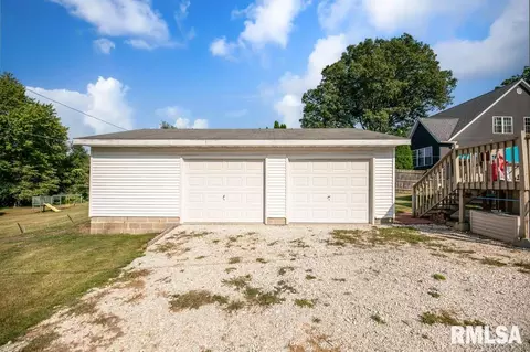 507 W 3rd St, Delavan, IL 61734 photo 8