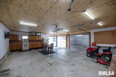 507 W 3rd St, Delavan, IL 61734 photo 15