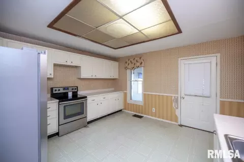 507 W 3rd St, Delavan, IL 61734 photo 39