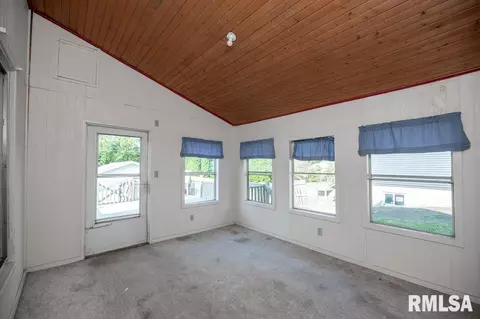 507 W 3rd St, Delavan, IL 61734 photo 42