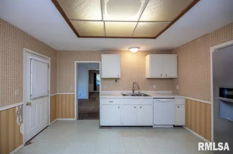 507 W 3rd St, Delavan, IL 61734 photo 38