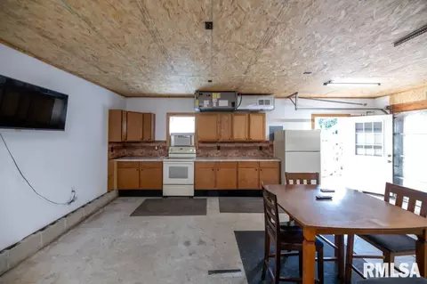 507 W 3rd St, Delavan, IL 61734 photo 16