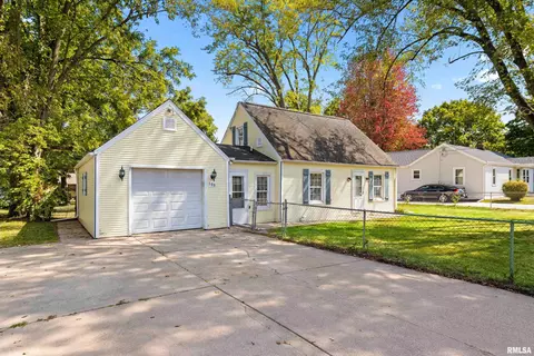 208 Esser St, Washington, IL 61571