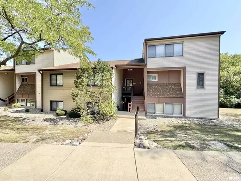 6518 N Allen Rd, Peoria, IL 61614