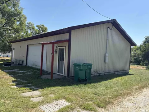 Exterior - 111 E South St, Ipava, IL 61441 photo 4 of 4