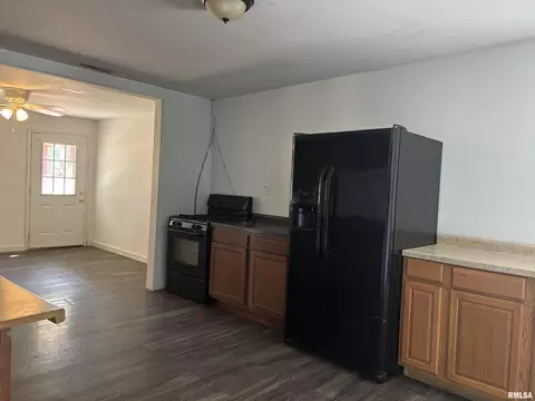 Entry Way - 111 E South St, Ipava, IL 61441 photo 1 of 3