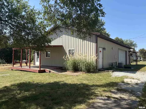 Exterior - 111 E South St, Ipava, IL 61441 photo 2 of 4