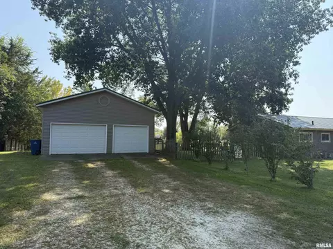 Exterior - 16265 E Cherokee Dr, Cuba, IL 61427 photo 12 of 15