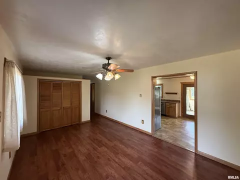 Living - 16265 E Cherokee Dr, Cuba, IL 61427 photo 7 of 11