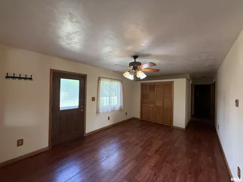 Living - 16265 E Cherokee Dr, Cuba, IL 61427 photo 10 of 11