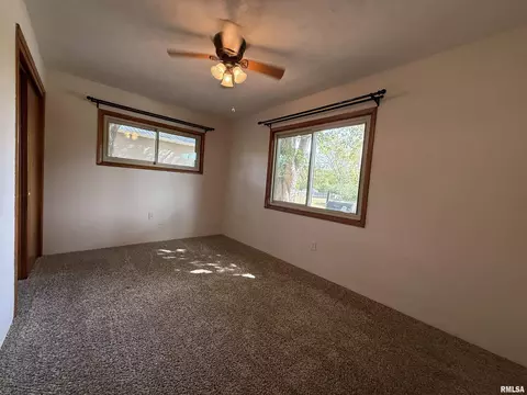 Bedroom - 16265 E Cherokee Dr, Cuba, IL 61427 photo 3 of 4