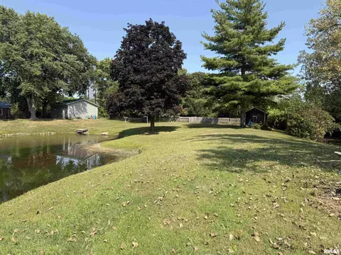 Exterior - 16265 E Cherokee Dr, Cuba, IL 61427 photo 10 of 15