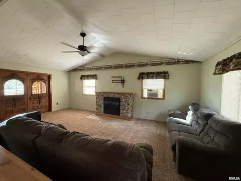Living - 16265 E Cherokee Dr, Cuba, IL 61427 photo 1 of 11