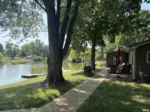Exterior - 16265 E Cherokee Dr, Cuba, IL 61427 photo 9 of 15