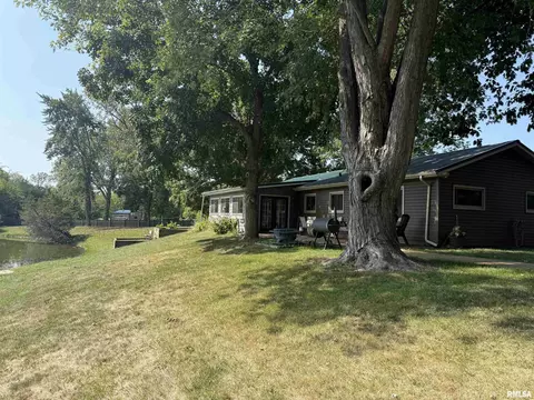 Exterior - 16265 E Cherokee Dr, Cuba, IL 61427 photo 7 of 15