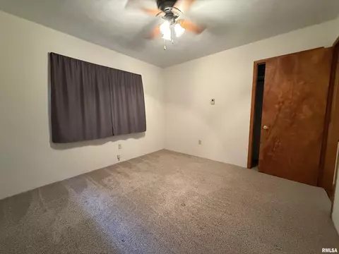 Bedroom - 16265 E Cherokee Dr, Cuba, IL 61427 photo 2 of 4