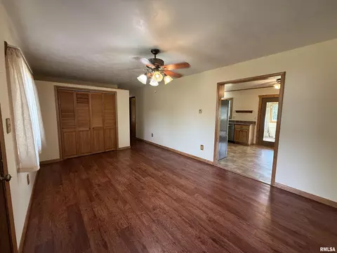 Living - 16265 E Cherokee Dr, Cuba, IL 61427 photo 9 of 11