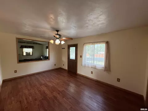 Living - 16265 E Cherokee Dr, Cuba, IL 61427 photo 11 of 11