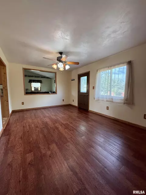 Living - 16265 E Cherokee Dr, Cuba, IL 61427 photo 8 of 11