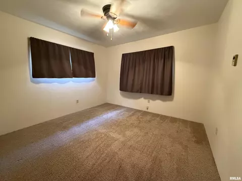 Bedroom - 16265 E Cherokee Dr, Cuba, IL 61427 photo 1 of 4