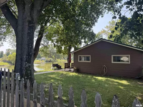 Exterior - 16265 E Cherokee Dr, Cuba, IL 61427 photo 8 of 15