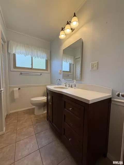Bath - 16265 E Cherokee Dr, Cuba, IL 61427 photo 2 of 2