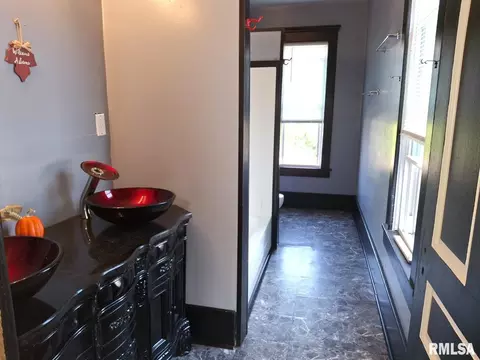 Entry Way - 335 S 5th Ave, Canton, IL 61520 photo 10 of 10